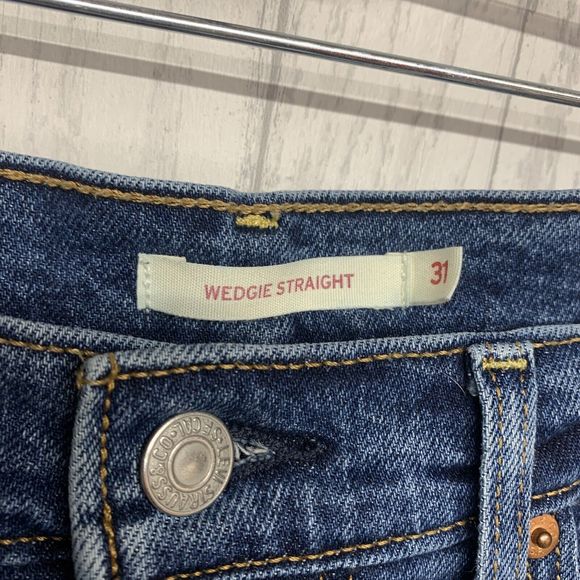 Womens Size 31 Levi’s Wedgie Straight Jeans EUC - Picture 2 of 5
